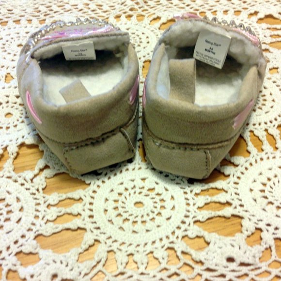 Baby Rising Star Moccasins, pretty pink detail - Picture 3 of 8